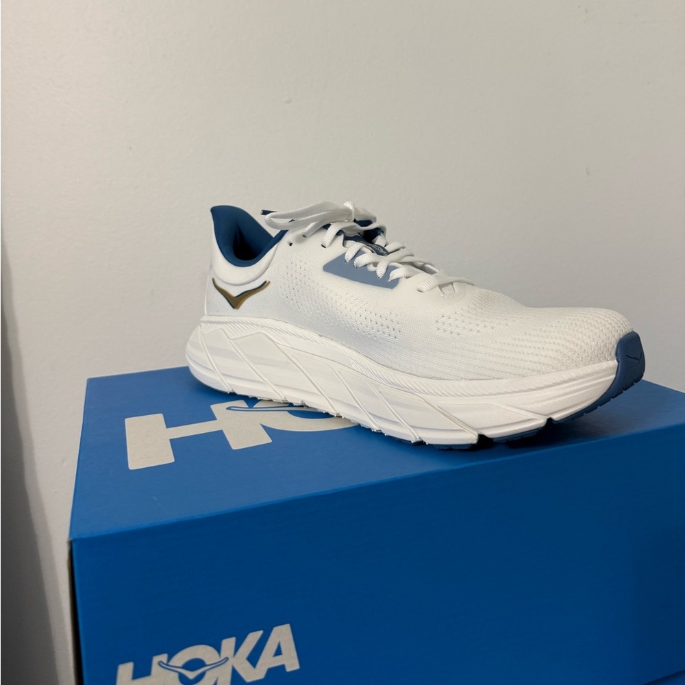 Hoka Arahi 7 Running Sneakers